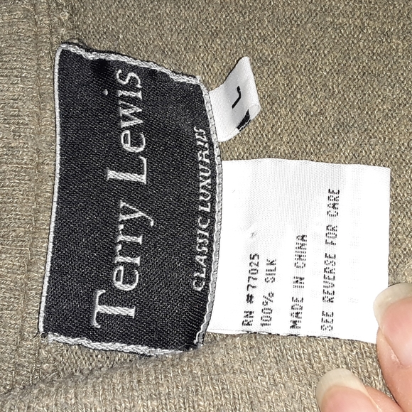 Terry Lewis 100% silk top with collar sz large - Picture 2 of 3